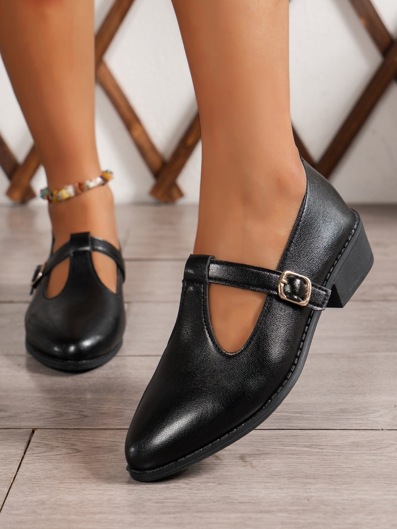 British Style Pointed Toe Shallow Mouth Buckle Shoes Women