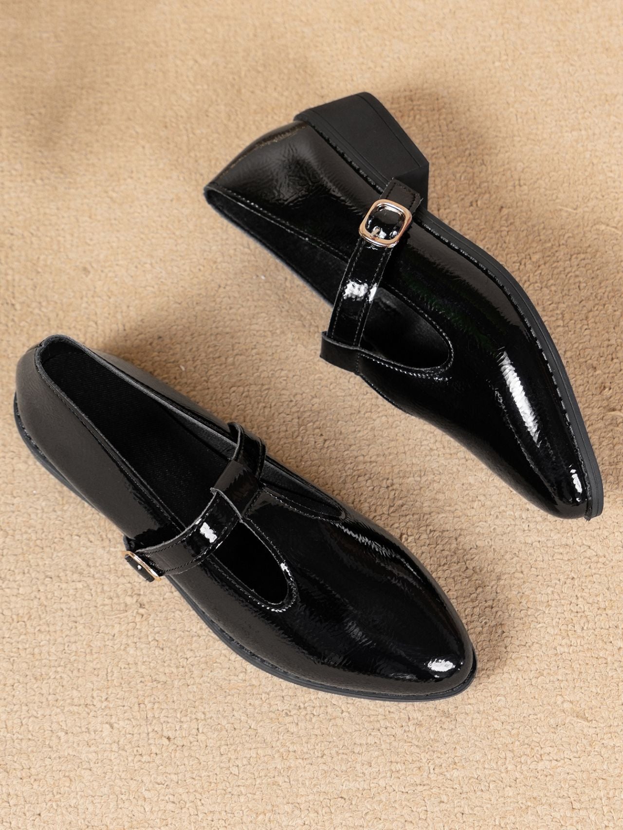 British Style Pointed Toe Shallow Mouth Buckle Shoes Women