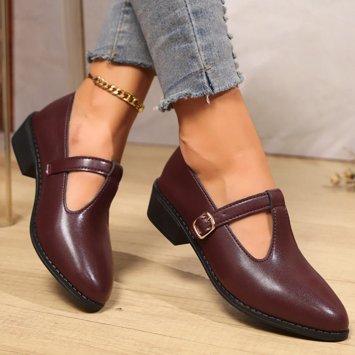 British Style Pointed Toe Shallow Mouth Buckle Shoes Women