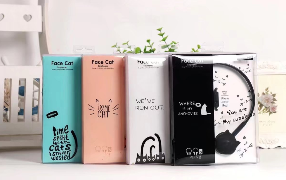 Plug Kitten Wearing Style Headphones | GlamzLife
