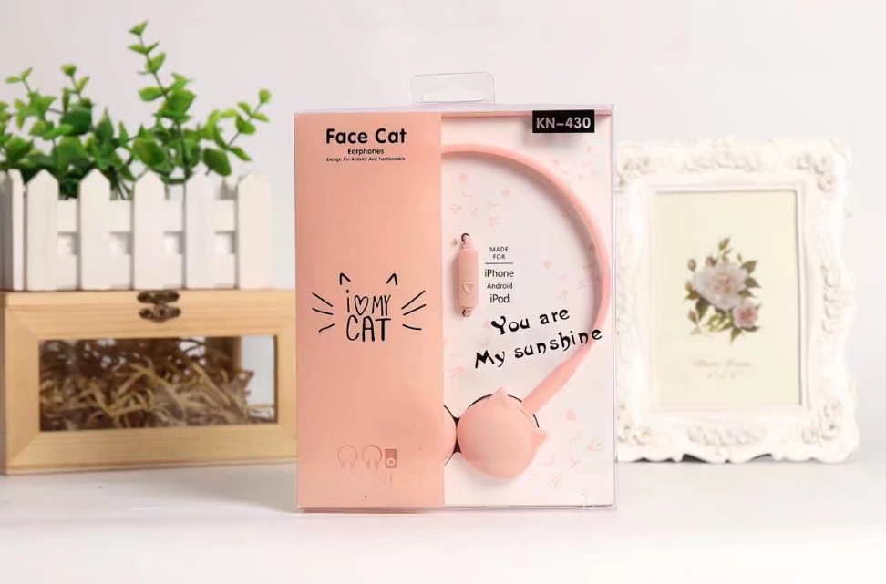 Plug Kitten Wearing Style Headphones | GlamzLife